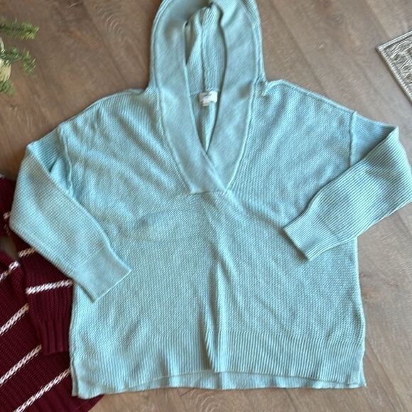 ((2 PIECE)) AERIE AND AMERICAN EAGLE SWEATER BUNDLE SIZE MEDIUM - Picture 5 of 6